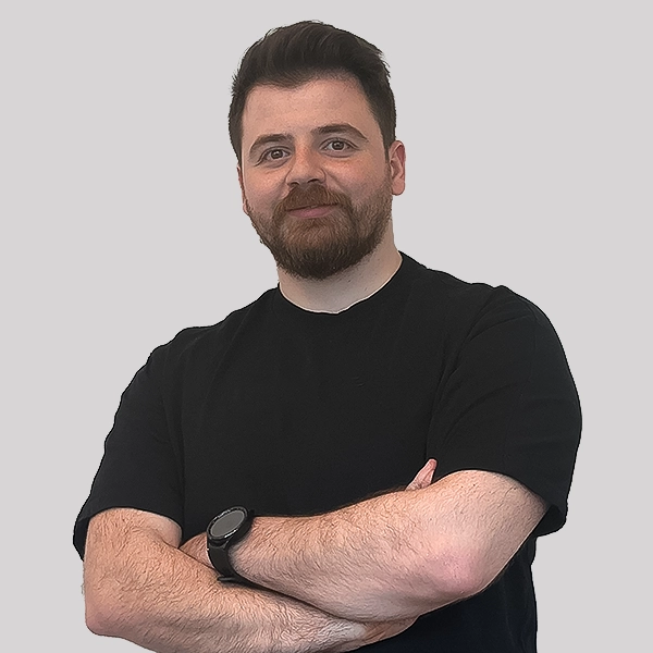 صورة لمدير قسم مبيعات الوحدات في شركة سينكرو