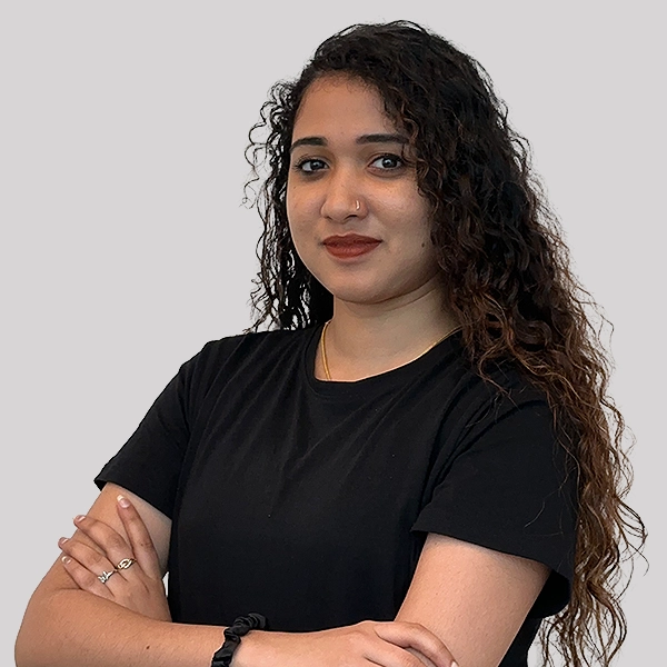 صورة للمنسقة الإدارية والموارد البشرية في شركة سينكرو