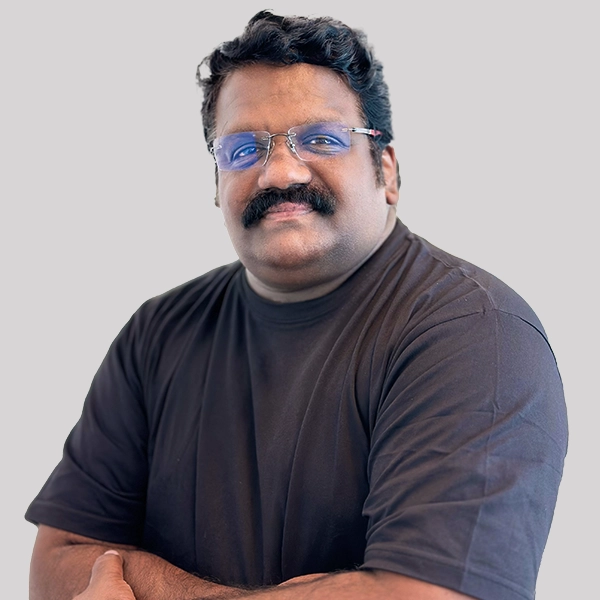 صورة لمدير المبيعات في شركة سينكرو