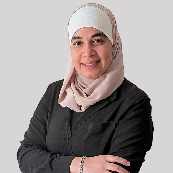 صورة لمهندسة تصميم أتمتة في شركة سينكرو